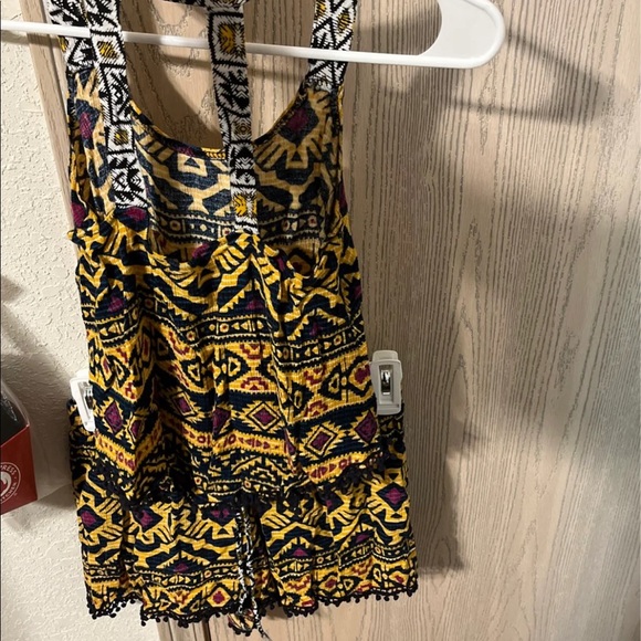 Two piece small set - Picture 3 of 5